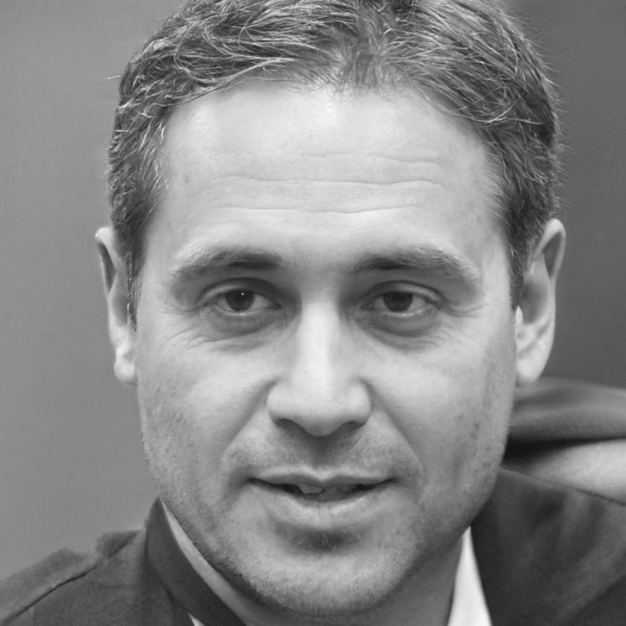 Retrato del instructor principal Aurelio Mendoza